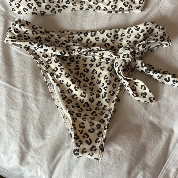 Abercrombie Cheetah One Shoulder Bikini - Picture 4 of 8